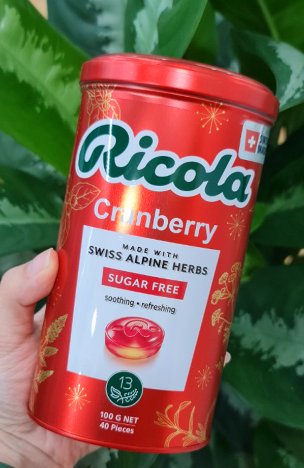 KẸO THẢO MỘC TRÁI CÂY RICOLA SWISS HERB CANDY - CRANBERRY 100g - Hộp thiếc