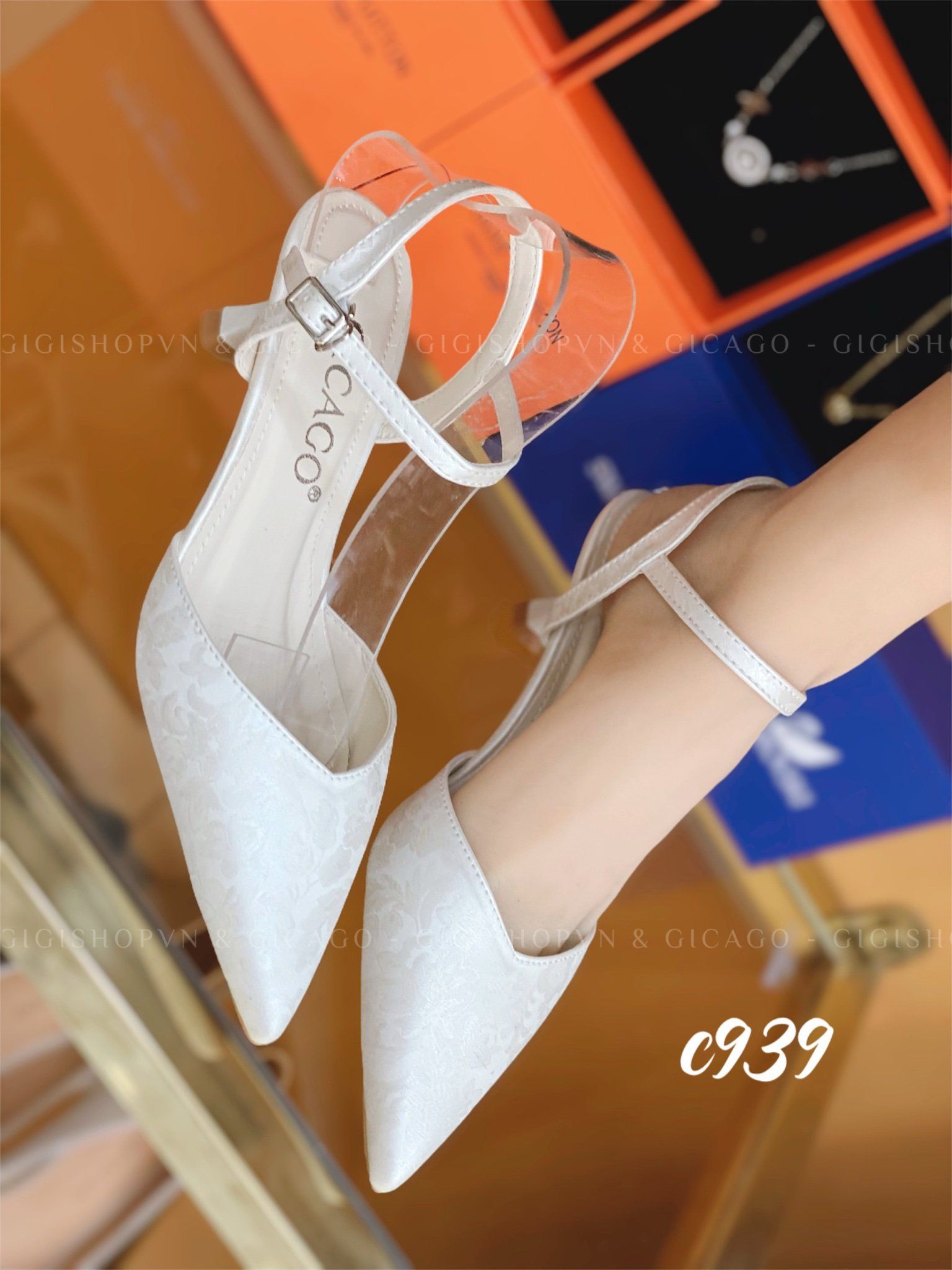 Giày cao gót nhọn hở gót gấm trơn C939