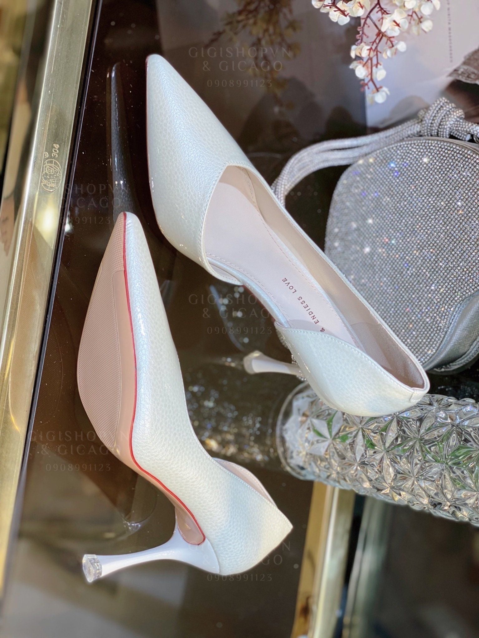 Cao gót nhọn hở eo nhũ C695