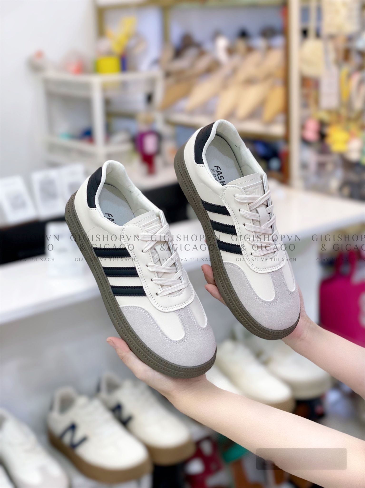 Giày thể thao viền sọc G667