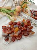  Tumbled viên đá thanh tẩy Carnelian mã não đỏ tự nhiên thúc đẩy năng lượng sống, sự mạnh mẽ và quyết liệt của bản thân 