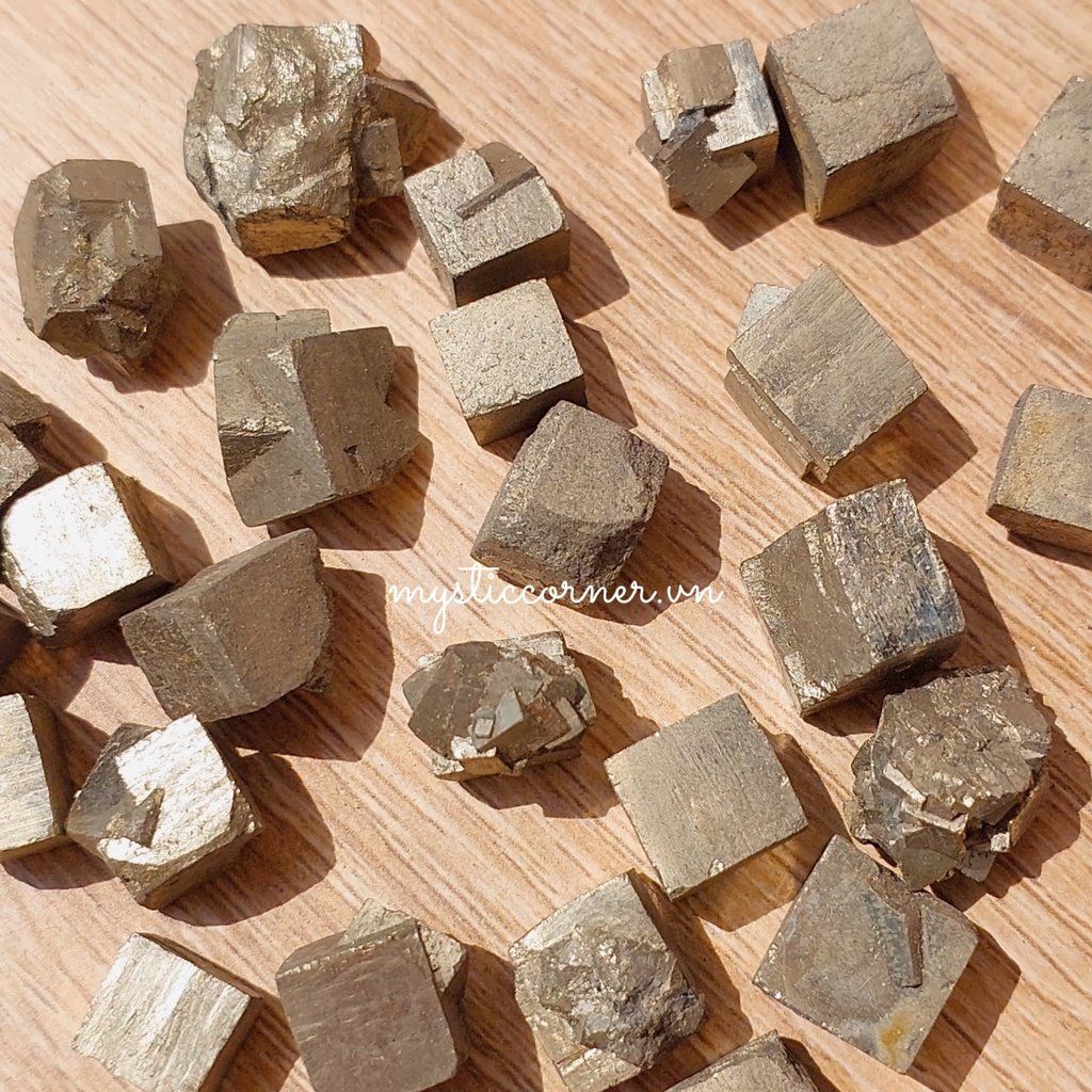  Đá Pyrite tự nhiên (đá vàng găm) hỗ trợ bảo vệ, may mắn trong phong thủy, Reiki, Tarot, làm crystal grid 