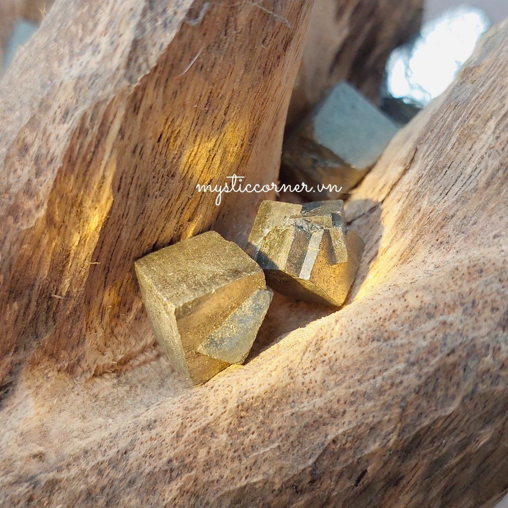  Đá Pyrite tự nhiên (đá vàng găm) hỗ trợ bảo vệ, may mắn trong phong thủy, Reiki, Tarot, làm crystal grid 