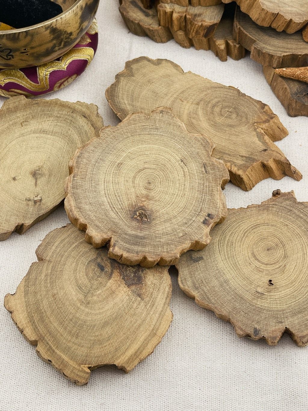  Đế gỗ Cedarwood tự nhiên, khoanh gỗ, lát gỗ tự nhiên, gỗ của cây Tuyết Tùng dùng Decor, đốt trầm, trưng bày đá tinh thể 