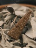  [ORGANIC TỰ NHIÊN] Nụ Thảo Mộc White Sage (Xô Thơm Trắng) White Sage Incense Cones, nụ trầm thanh tẩy nhà cửa 