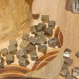 Đá Pyrite tự nhiên (đá vàng găm) hỗ trợ bảo vệ, may mắn trong phong thủy, Reiki, Tarot, làm crystal grid 