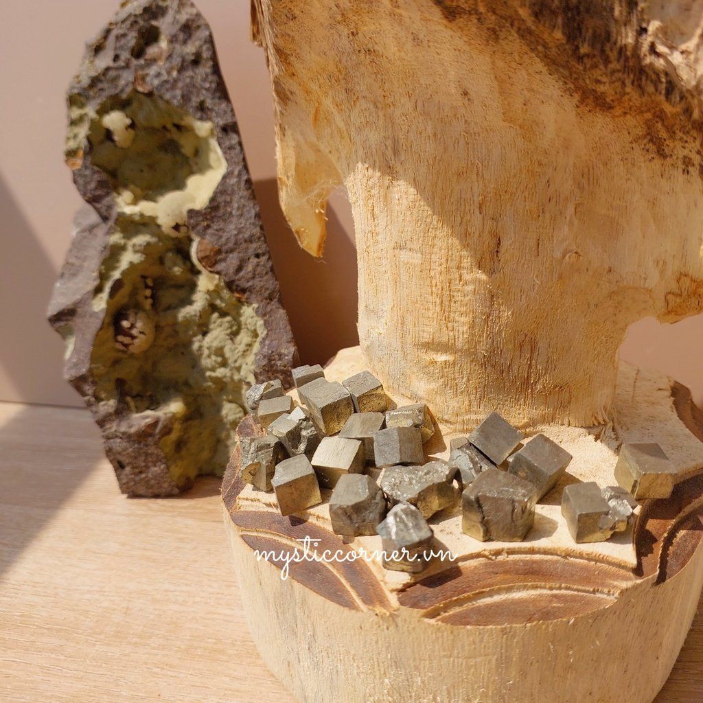  Đá Pyrite tự nhiên (đá vàng găm) hỗ trợ bảo vệ, may mắn trong phong thủy, Reiki, Tarot, làm crystal grid 