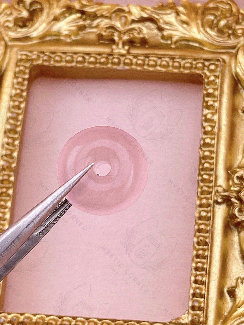  [CHẤT ĐẸP] Đồng điếu đá Thạch anh Hồng (Rose Quartz), đá phong thủy hỗ trợ tình cảm, các mối quan hệ 