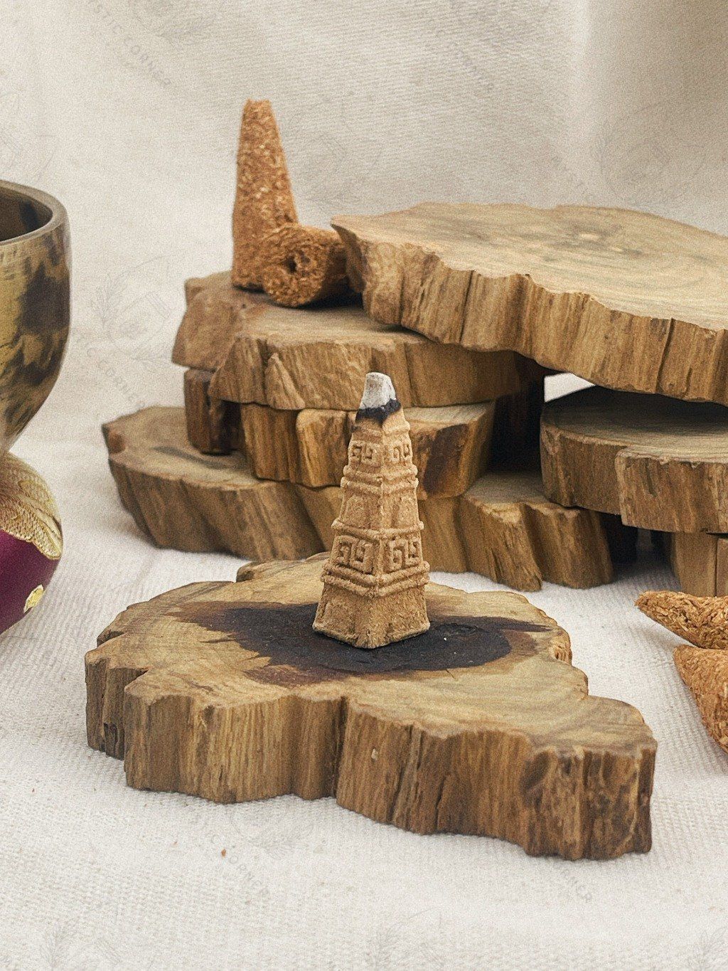  Đế gỗ Cedarwood tự nhiên, khoanh gỗ, lát gỗ tự nhiên, gỗ của cây Tuyết Tùng dùng Decor, đốt trầm, trưng bày đá tinh thể 