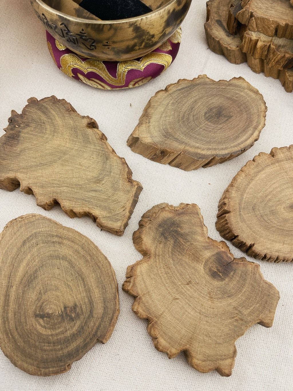  Đế gỗ Cedarwood tự nhiên, khoanh gỗ, lát gỗ tự nhiên, gỗ của cây Tuyết Tùng dùng Decor, đốt trầm, trưng bày đá tinh thể 