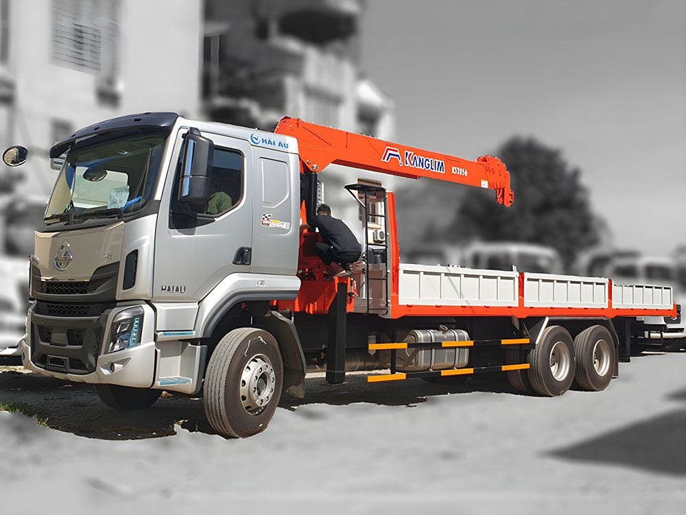 Giới thiệu xe Chenglong 3 chân gắn cẩu Kanglim 5 tấn