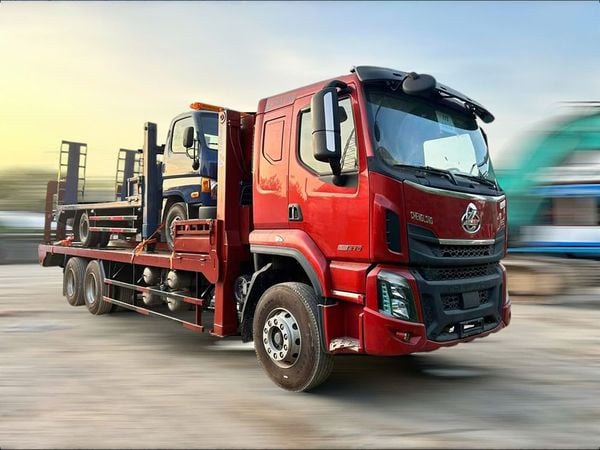 Chenglong 3 chân nâng đầu chở máy nóc thấp