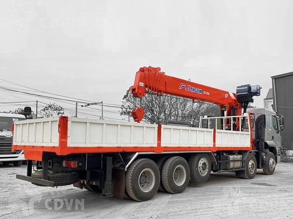 Xe cẩu tự hành 15 tấn Chenglong LZ1340 gắn cẩu Kanglim KS5206