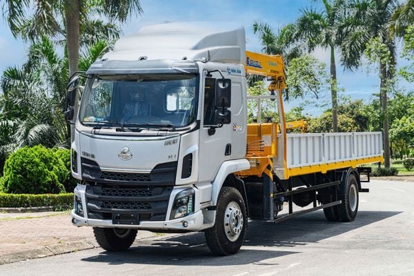 Xe chenglong M3 gắn cẩu 6 tấn XCMG