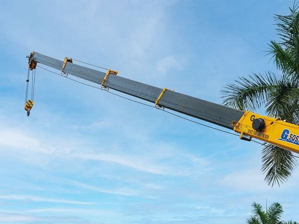 Chenglong Hải Âu M3 gắn cẩu 5 tấn XCMG