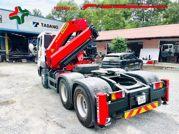 Đầu kéo gắn cẩu Palfinger 12 tấn