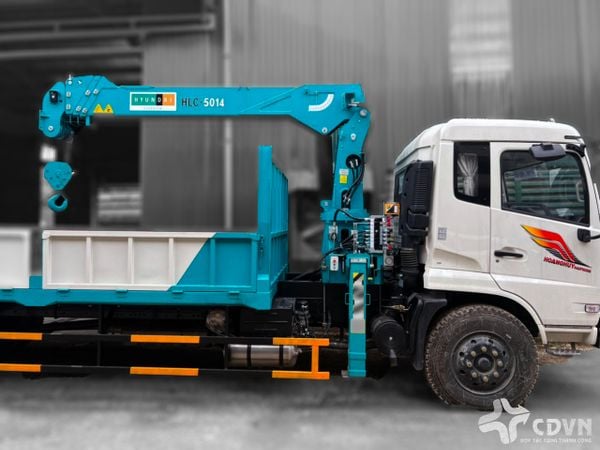 Xe cẩu tự hành 5 tấn Dongfeng B180 gắn HLC5014