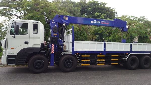 Hyundai HD320 gắn cẩu 12 tấn Dongyang SS2725LB": "Xe Hyundai HD320 gắn cẩu Dongyang SS2725LB - Sự kết hợp mạnh mẽ cho vận chuyển và xử lý tải trọng lớn