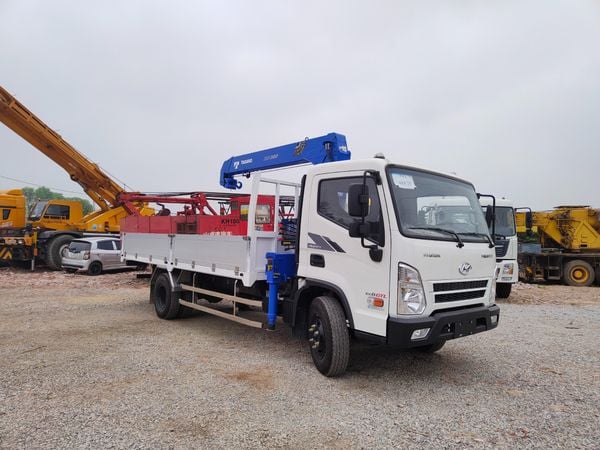 Xe Hyudai gắn cẩu Tadano