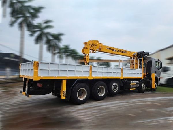 xe-tai-chenglong-5-chan-gan-cau-soosan-15-tan-scs1516s