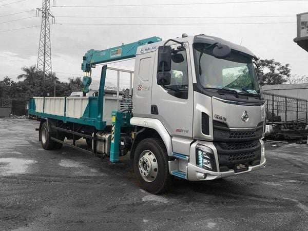 Xe chenglong M3 gắn cẩu HKTC 5 tấn