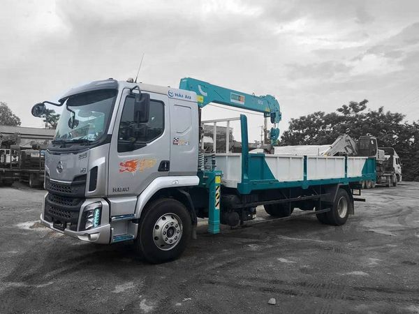 Xe chenglong M3 gắn cẩu HKTC 5 tấn