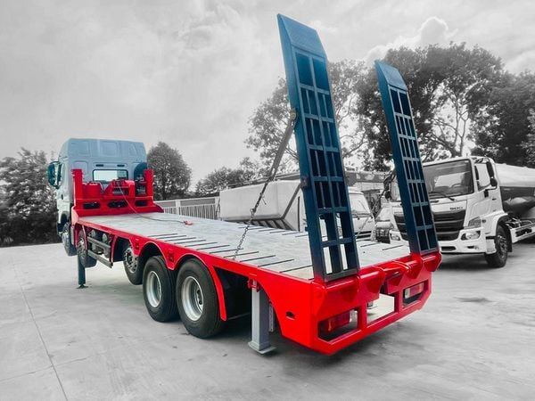 Xe nâng đầu chở máy công trình 5 chân Chenglong