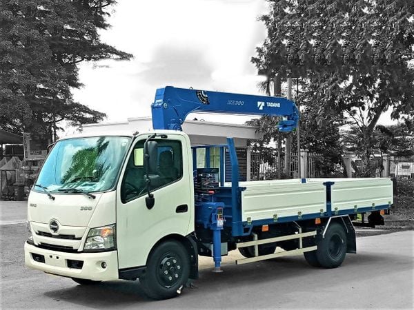xe Hino Xzu gắn cẩu Tadano 3 tấn