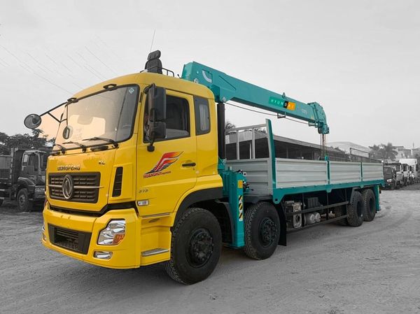 Xe cau tu hanh dongfeng 12 tan