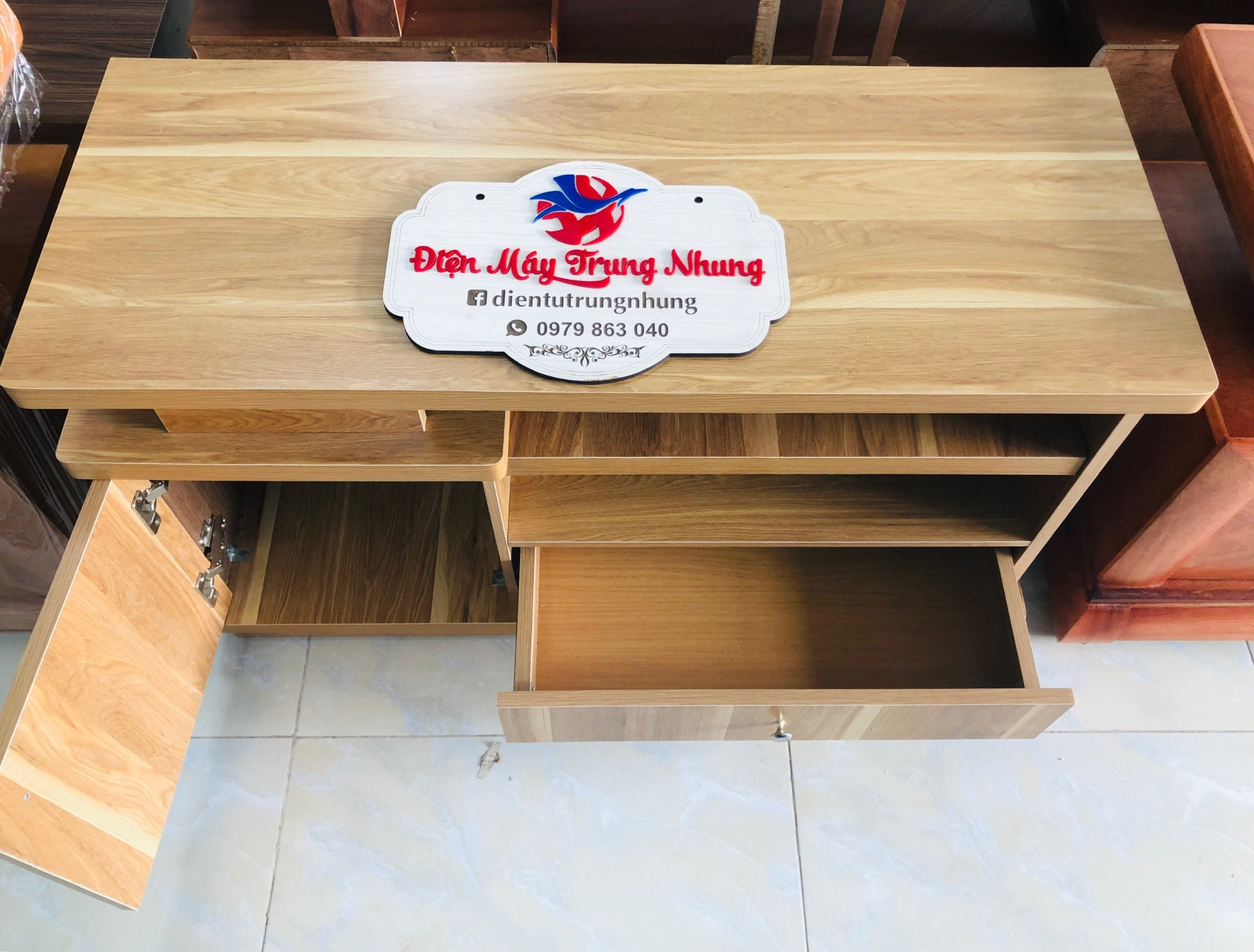 Kệ tivi rẻ gỗ min 1m 4280