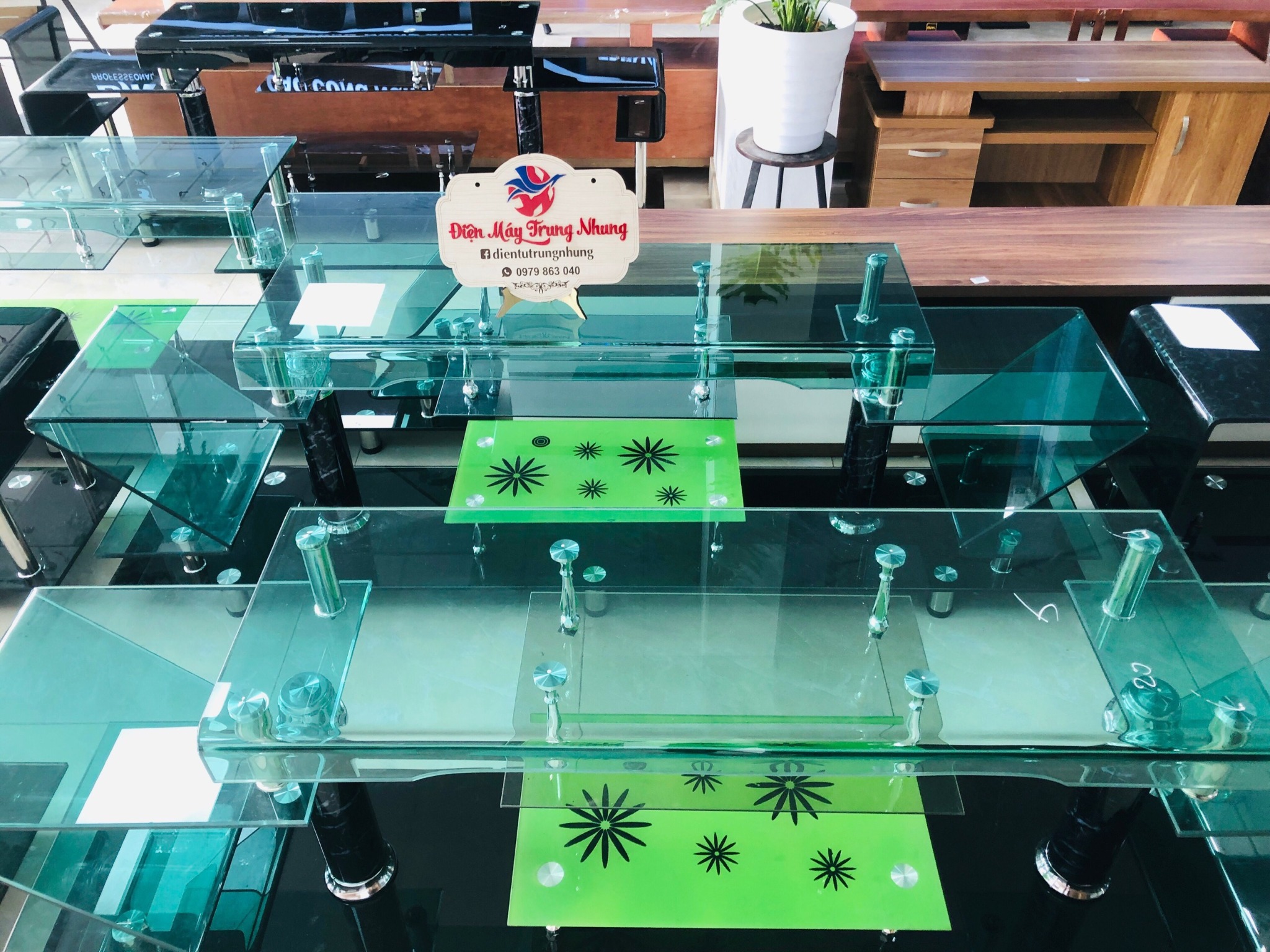 Kệ tivi kính 1.8m/2m/2.2m