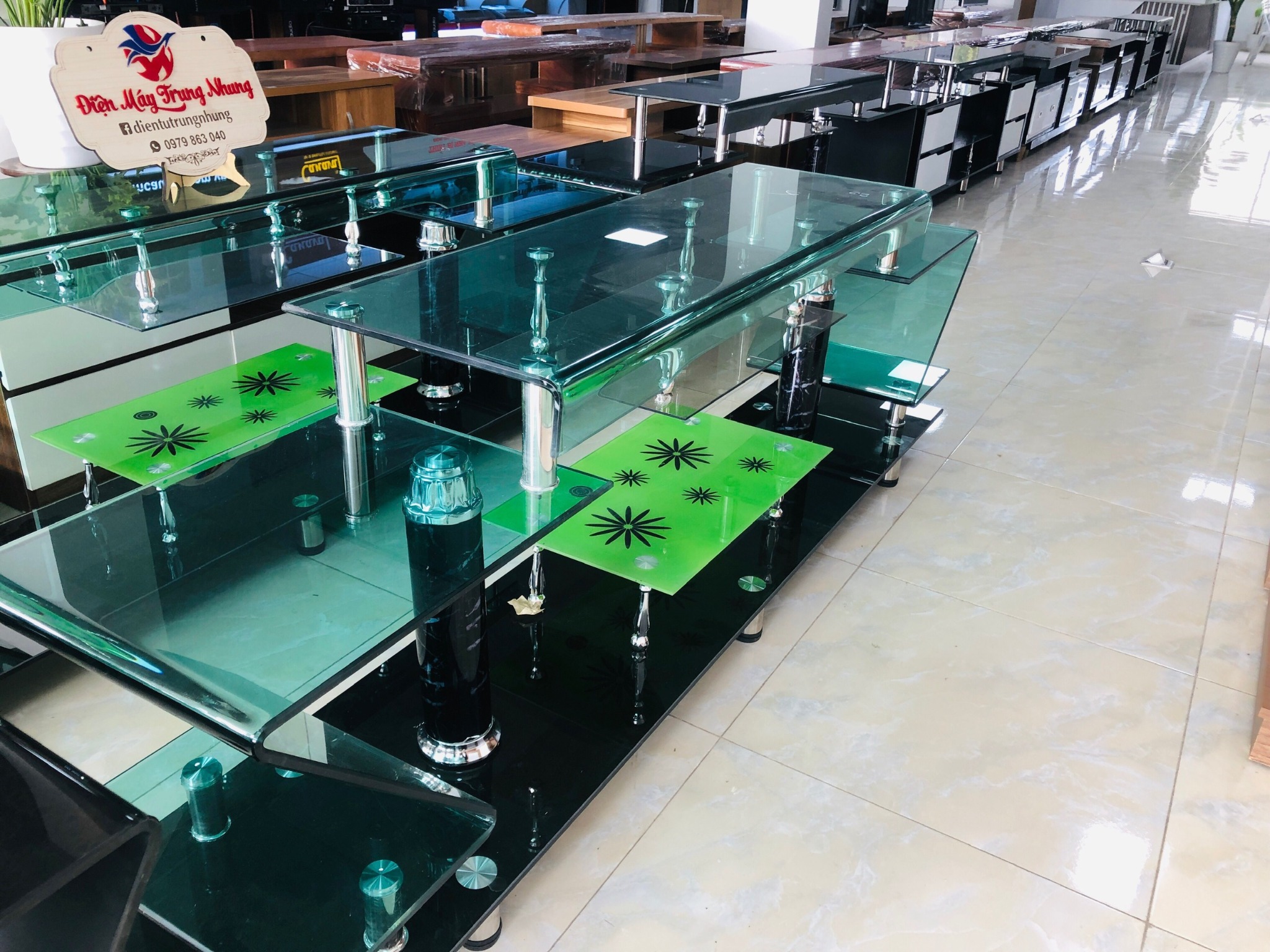 Kệ tivi kính 1.8m/2m/2.2m