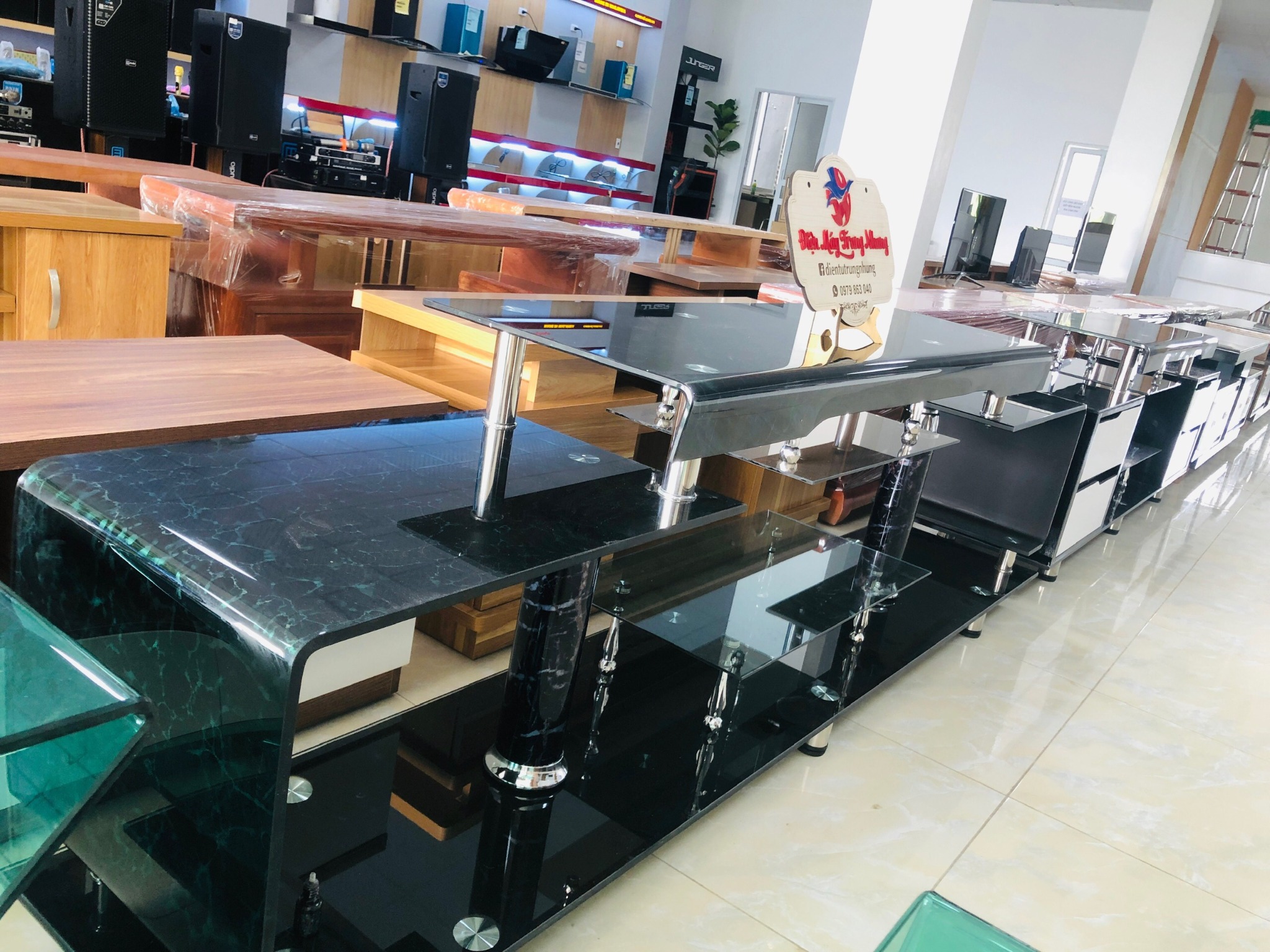 Kệ tivi kính 1.8m/2m/2.2m