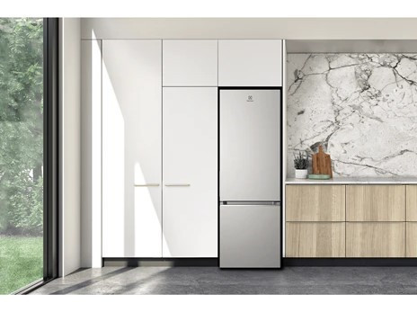 Tủ lạnh Electrolux EBB3702K-A 335L màu bạc