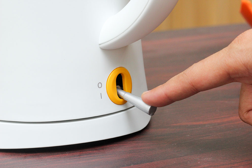 Ấm siêu tốc Kangaroo KG638 1.7 lít