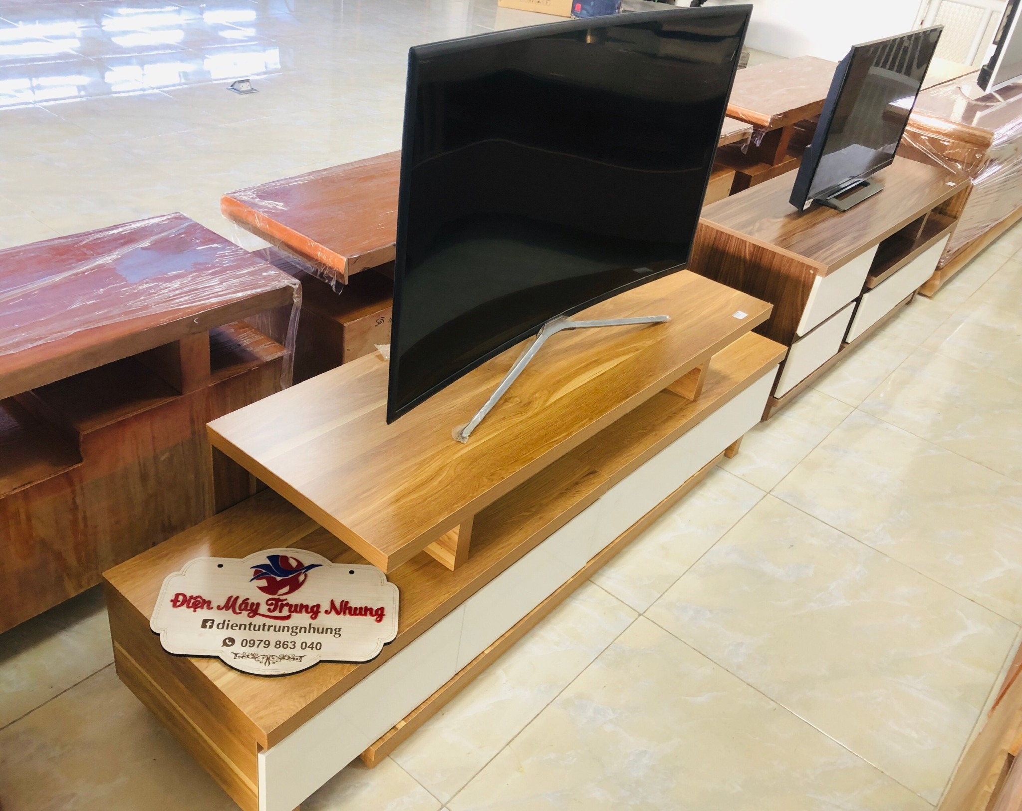 Kệ tivi rút 1.6m 3399