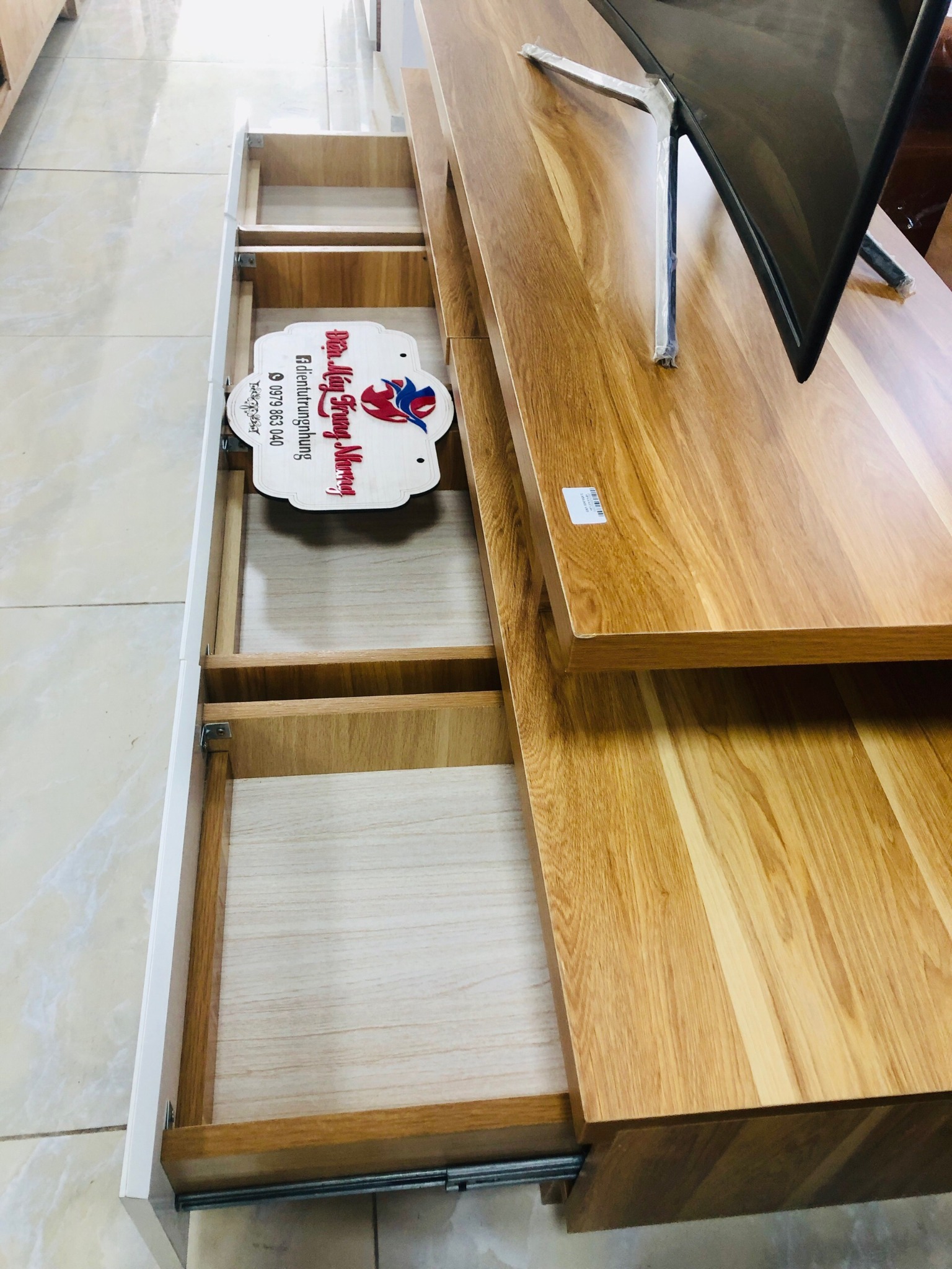 Kệ tivi rút 1.6m 3399