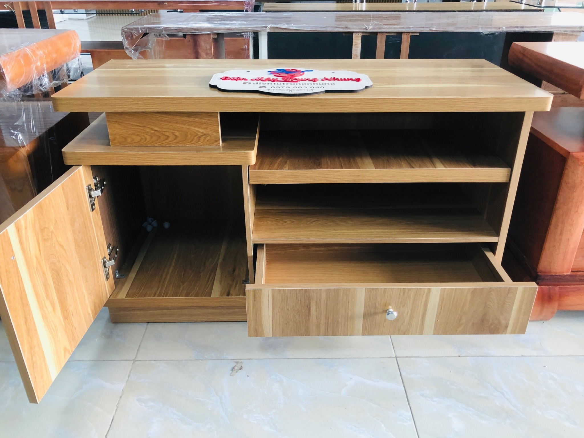 Kệ tivi rẻ gỗ min 1m 4280