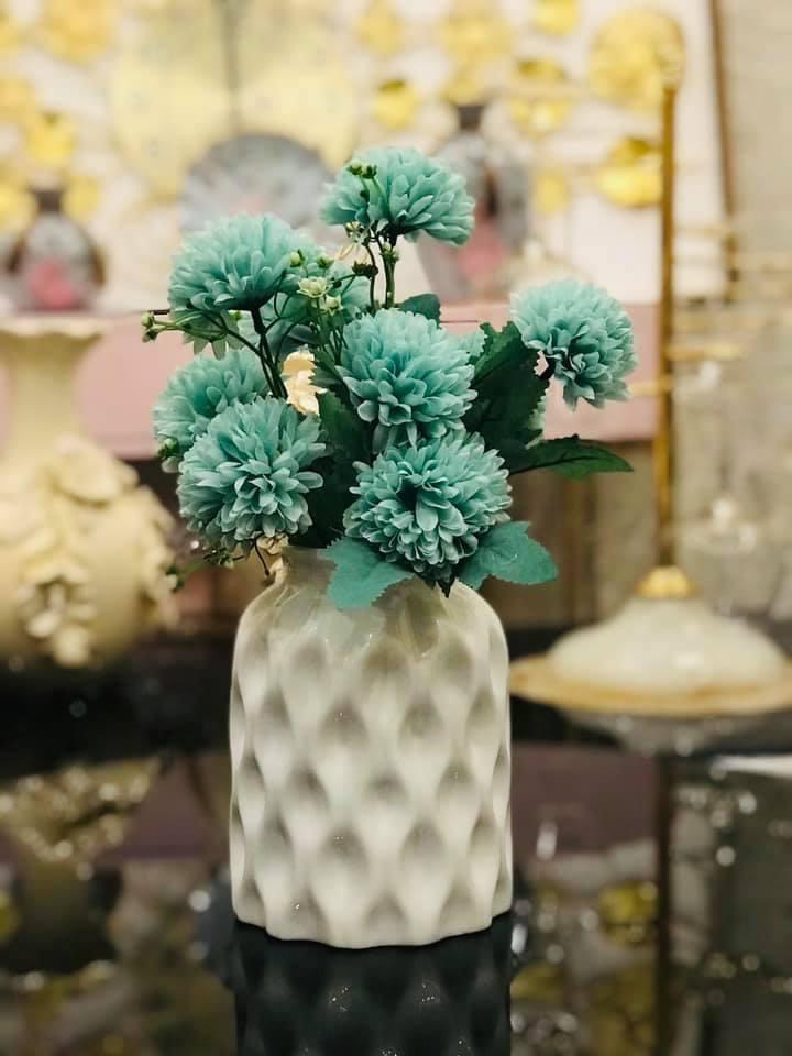 Lọ hoa trang trí đẹp cho không gian hiện đại tươi mới