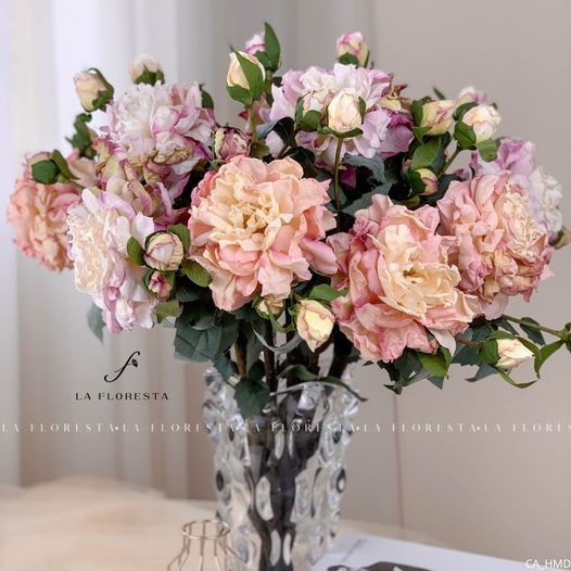 Lọ hoa trang trí đẹp cho không gian hiện đại tươi mới