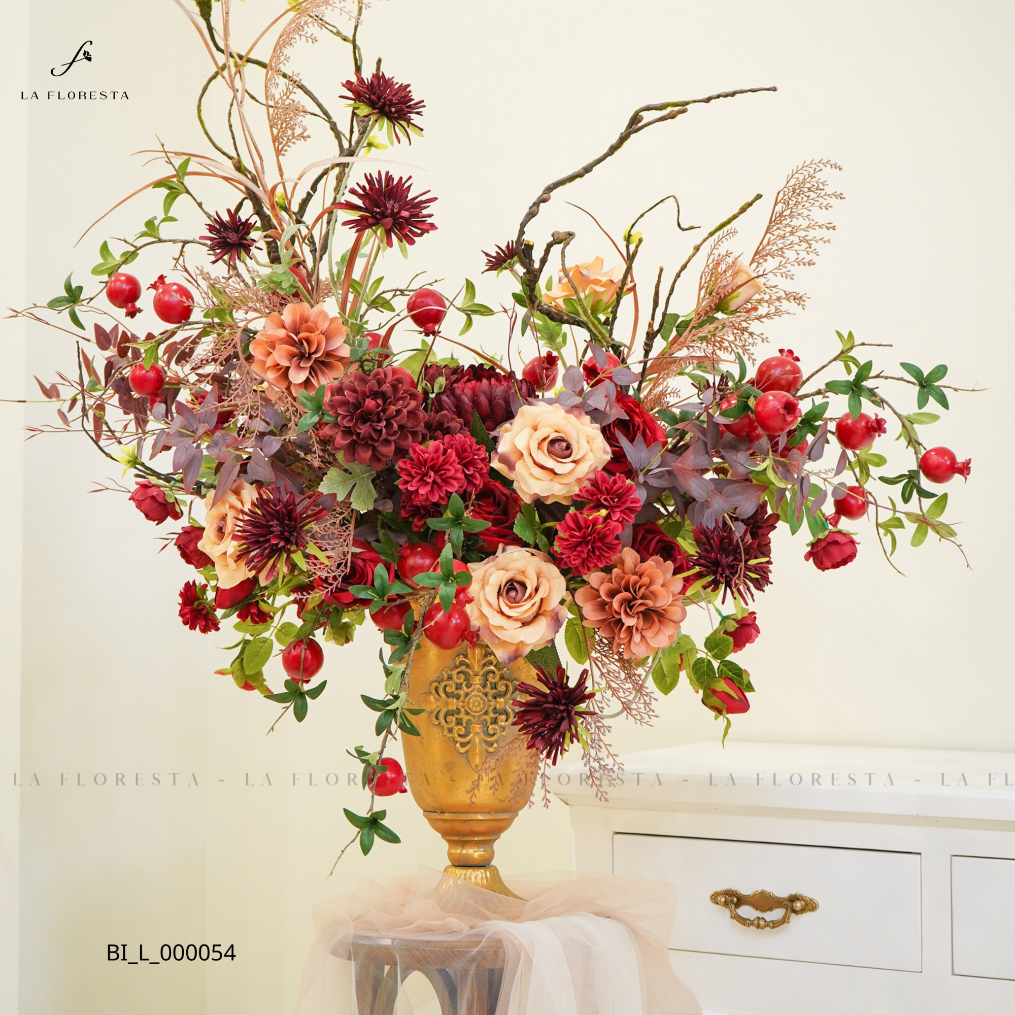 Lọ hoa trang trí đẹp cho không gian hiện đại tươi mới