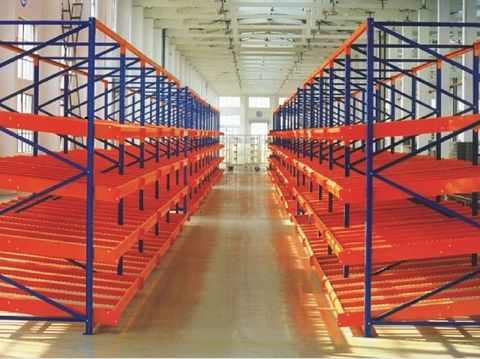 Medium duty flow rack