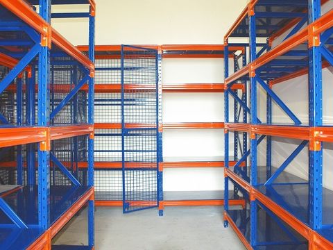 Medium duty shelving