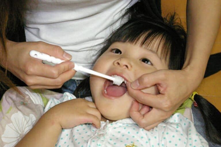  Bót đánh răng 360 độ cho bé 