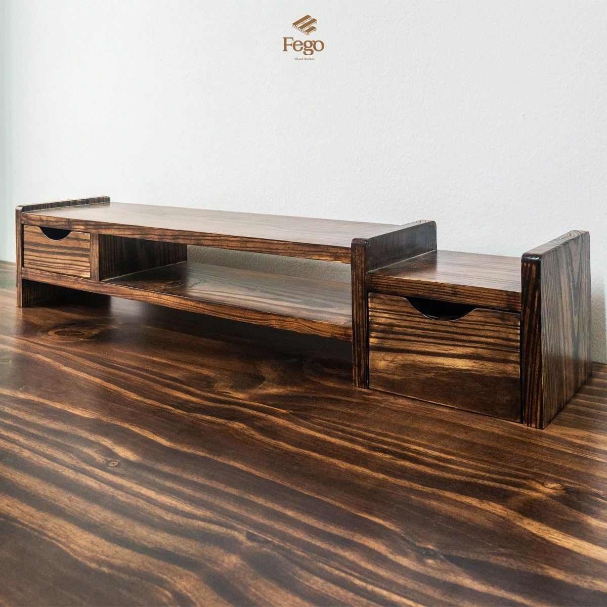  Kệ màn hình kết hợp ngăn kéo gỗ thông tự nhiên FEGO 