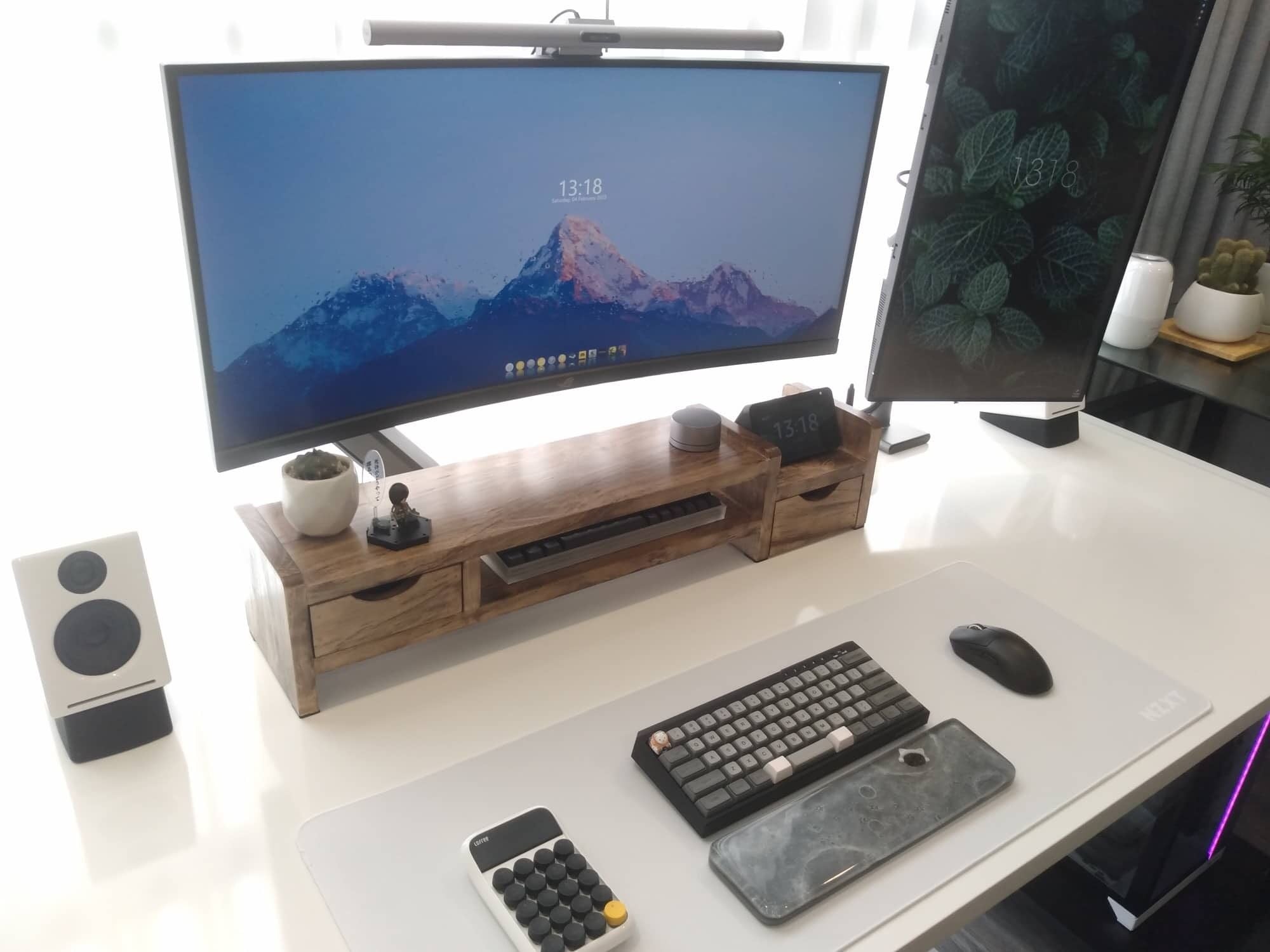  Kệ màn hình kết hợp ngăn kéo gỗ thông tự nhiên FEGO 