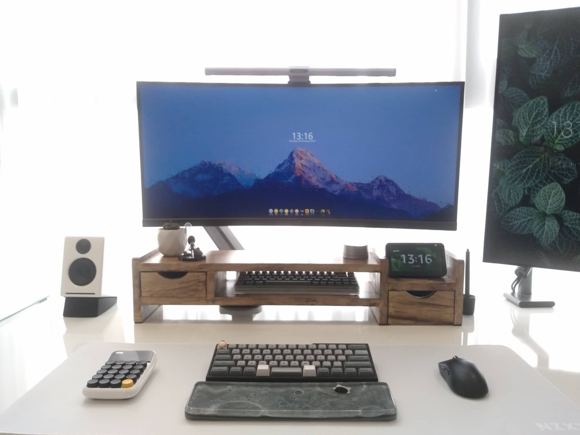  Kệ màn hình kết hợp ngăn kéo gỗ thông tự nhiên FEGO 