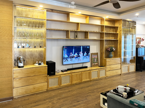  KỆ TIVI KỊCH TRẦN TÍCH HỢP TỦ KÍNH CUSTOM 