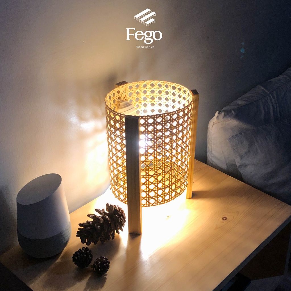  Đèn ngủ để bàn thân gỗ khung mây tự nhiên FEGO để đầu giường, trang trí phòng ngủ 