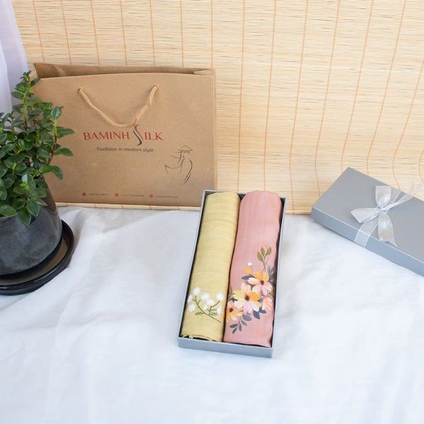  Set quà 056: Khăn lụa Hoa Cúc 